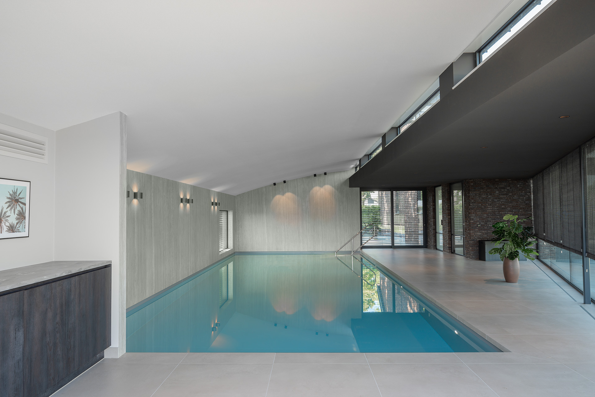 Akoestisch-Russt-plafonds-binnenzwembad Luxe villa met akoestisch binnenzwembad.
